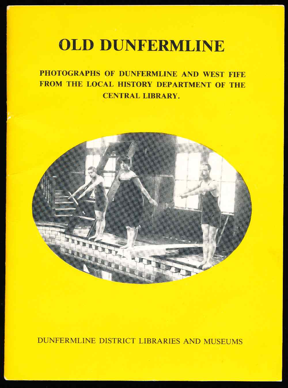 Old Dunfermline: photographs o...